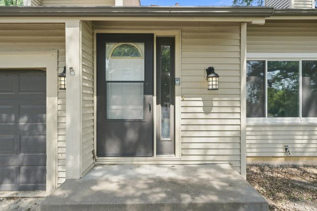 8687 Ridgewind Road, Eden Prairie, MN 55344