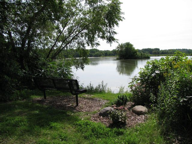 8687 Ridgewind Road, Eden Prairie, MN 55344