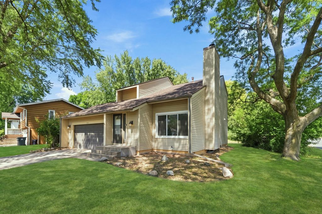 8687 Ridgewind Road, Eden Prairie, MN 55344 — photo 2