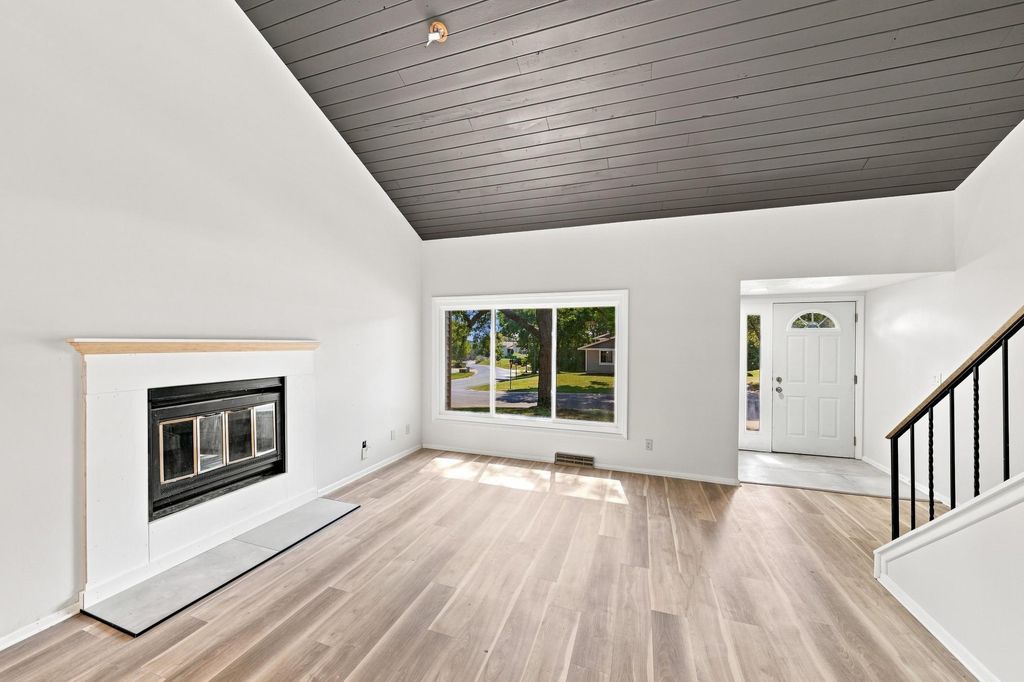 8687 Ridgewind Road, Eden Prairie, MN 55344 — photo 5