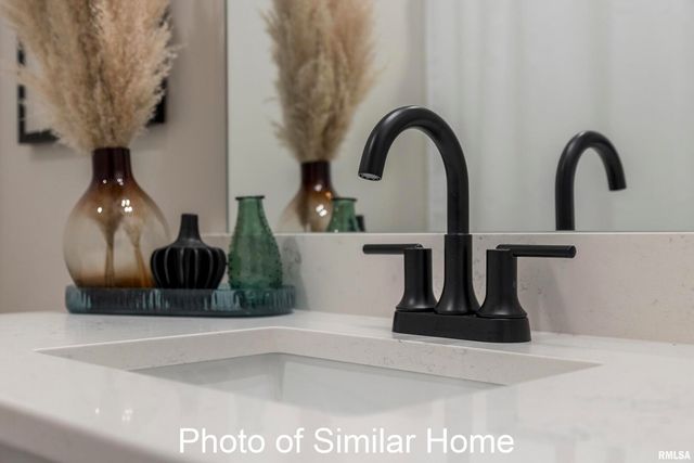 522 N 4TH Avenue, Eldridge, IA 52748