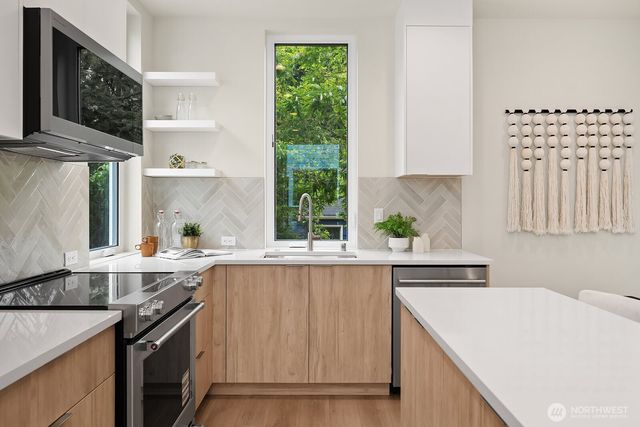 108 29th Avenue E, Seattle, WA 98112