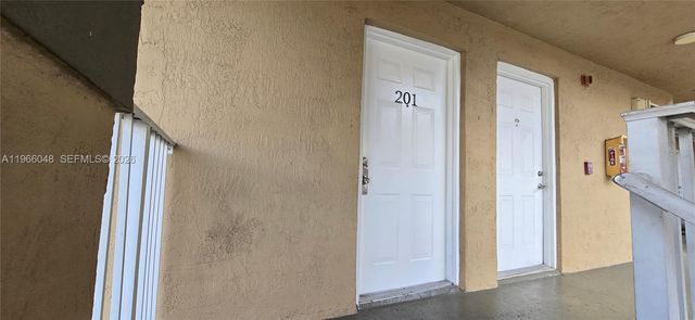 2630 W 76th St 201, Hialeah, FL 33016