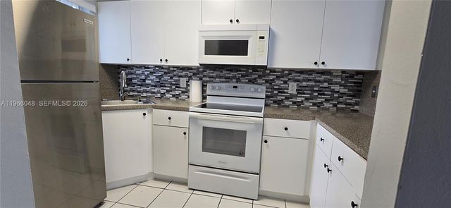 2630 W 76th St 201, Hialeah, FL 33016