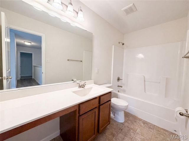 5945 Hawkins Ridge Court, St Louis, MO 63129