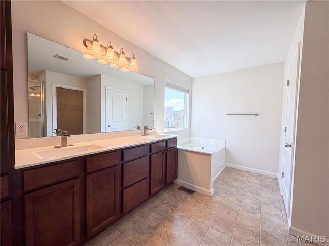 5945 Hawkins Ridge Court, St Louis, MO 63129