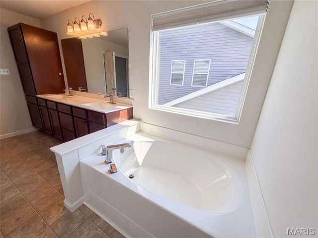 5945 Hawkins Ridge Court, St Louis, MO 63129