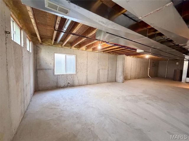 5945 Hawkins Ridge Court, St Louis, MO 63129
