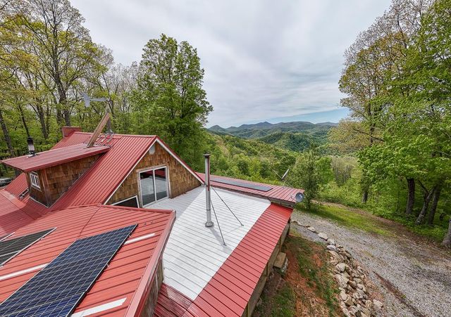 795 Porterfield Gap Road, Robbinsville, NC 28771
