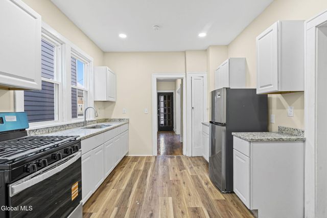 902 Park Avenue, Albany, NY 12208