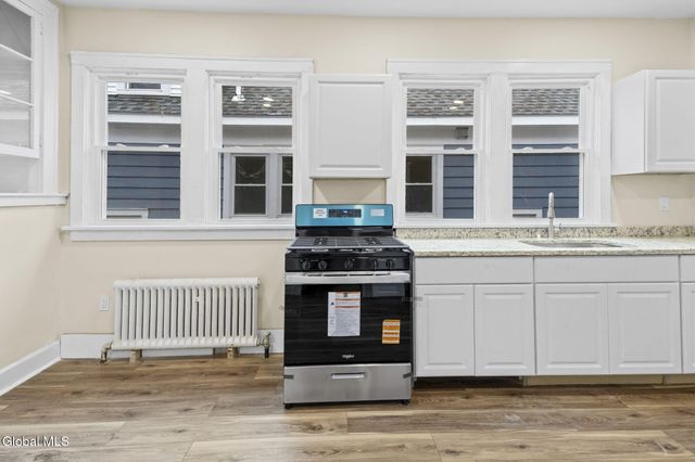 902 Park Avenue, Albany, NY 12208