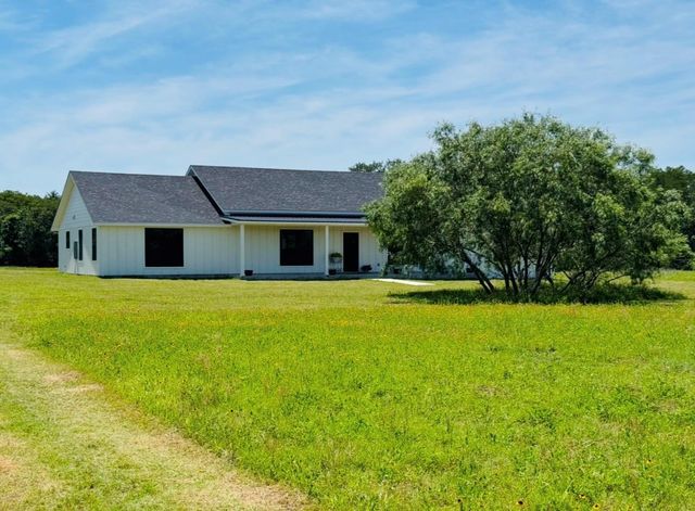 1294 Private Road 7037, Lexington, TX 78947