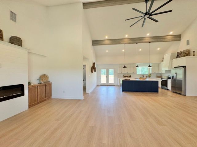 1294 Private Road 7037, Lexington, TX 78947