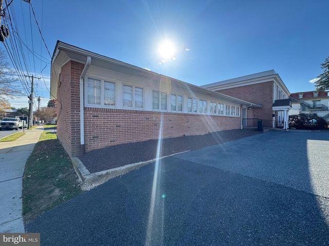 30 E DIVISION ST, Dover, DE 19901