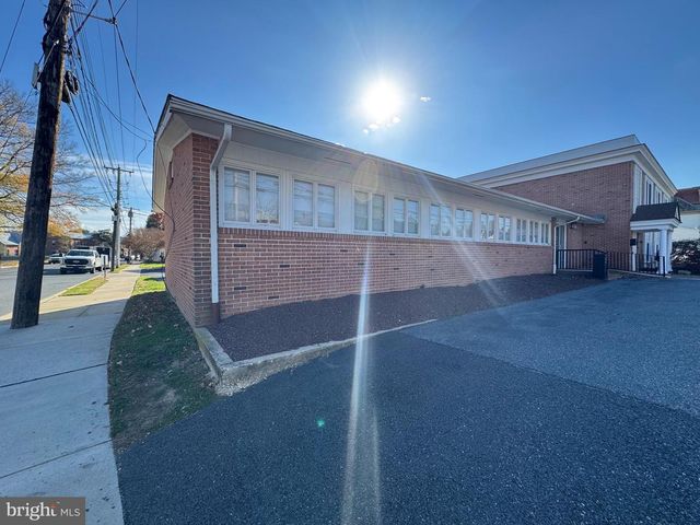 30 E DIVISION ST, Dover, DE 19901