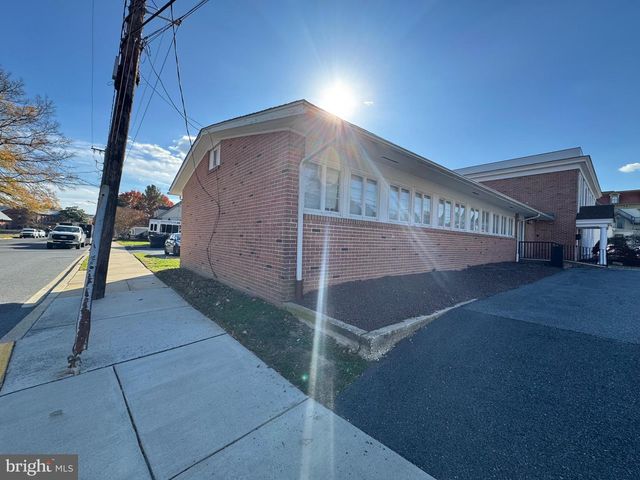 30 E DIVISION ST, Dover, DE 19901