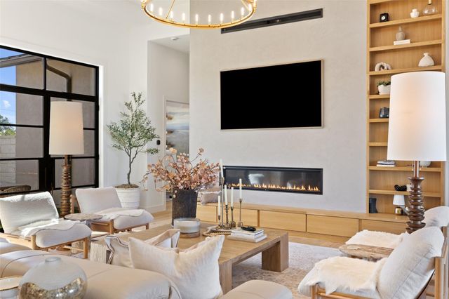 400 Medlin Creek LOOP, Dripping Springs, TX 78620