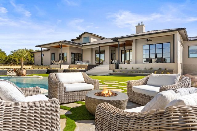 400 Medlin Creek LOOP, Dripping Springs, TX 78620