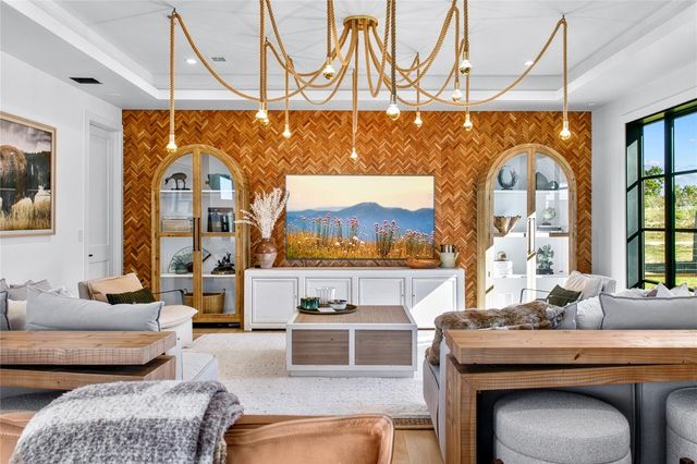 400 Medlin Creek LOOP, Dripping Springs, TX 78620