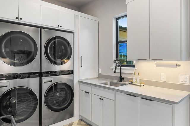 400 Medlin Creek LOOP, Dripping Springs, TX 78620