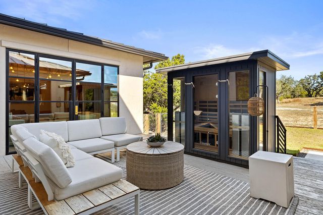 400 Medlin Creek LOOP, Dripping Springs, TX 78620