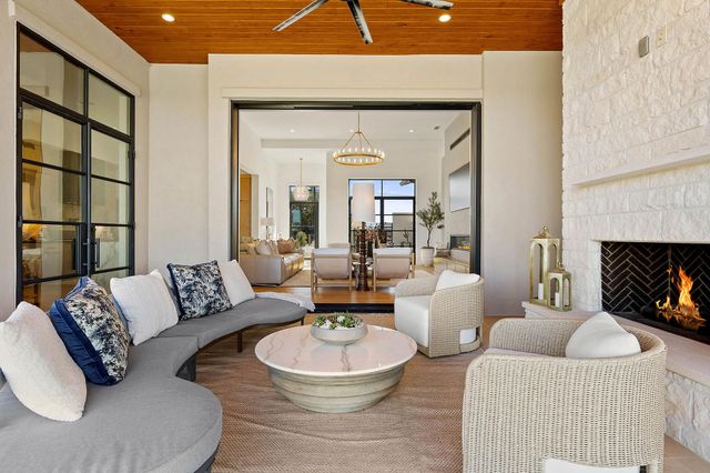 400 Medlin Creek LOOP, Dripping Springs, TX 78620