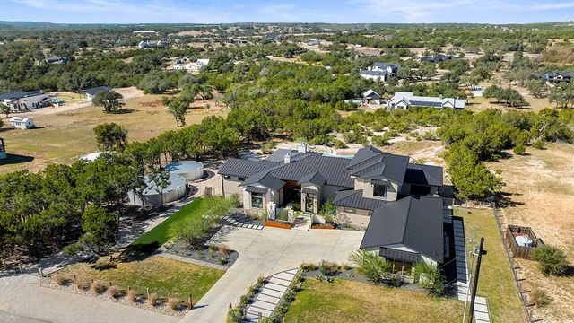 400 Medlin Creek LOOP, Dripping Springs, TX 78620