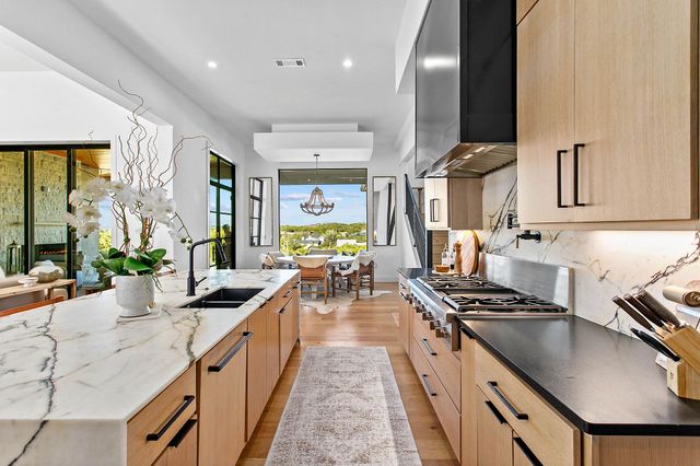 400 Medlin Creek LOOP, Dripping Springs, TX 78620