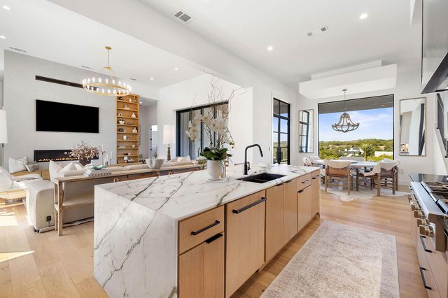 400 Medlin Creek LOOP, Dripping Springs, TX 78620