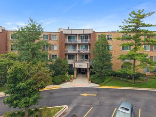 245 S Park Lane 103, Palatine, IL 60074