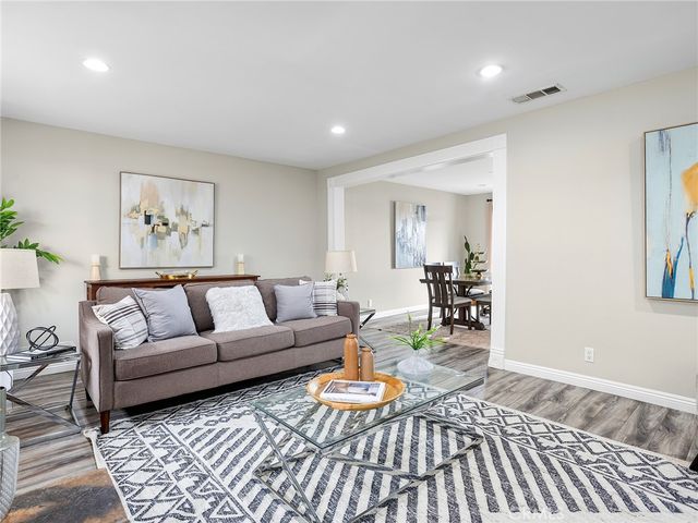 635 E Elmwood Avenue 203, Burbank, CA 91501