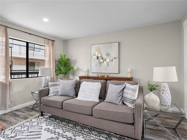 635 E Elmwood Avenue 203, Burbank, CA 91501