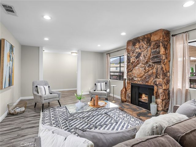 635 E Elmwood Avenue 203, Burbank, CA 91501