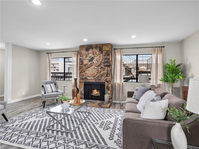 635 E Elmwood Avenue 203, Burbank, CA 91501