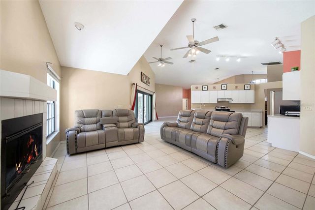 2813 ASTON AVENUE, Plant City, FL 33566