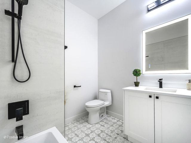 867 N Marshfield Avenue 2, Chicago, IL 60622