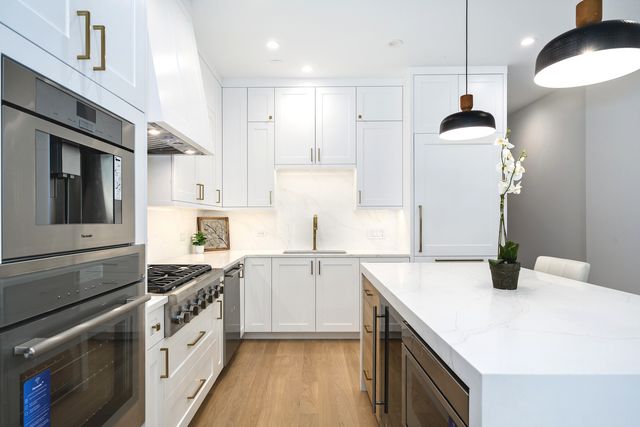 867 N Marshfield Avenue 2, Chicago, IL 60622