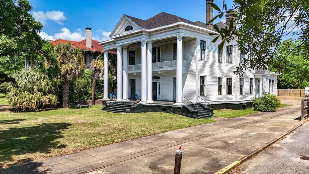 1200 Government Street, Mobile, AL 36604 — exterior