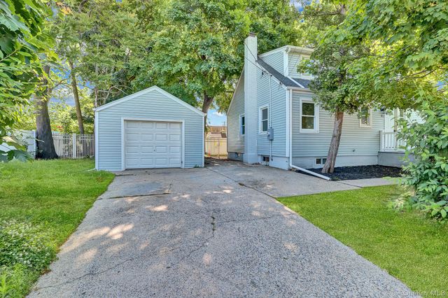 863 Prospect Avenue, Westbury, NY 11590