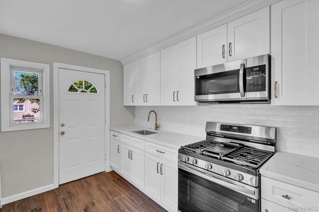 863 Prospect Avenue, Westbury, NY 11590