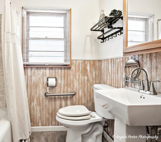 50 E Oak Street, Fox Lake, IL 60020