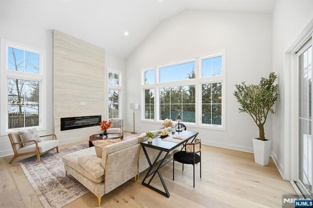 20 Hampton Terrace, Livingston, NJ 07039