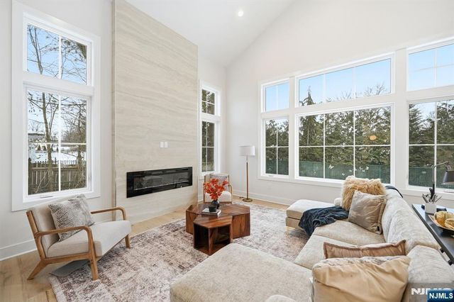 20 Hampton Terrace, Livingston, NJ 07039