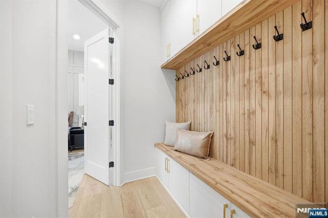 20 Hampton Terrace, Livingston, NJ 07039