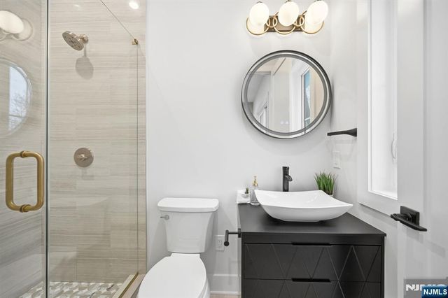 20 Hampton Terrace, Livingston, NJ 07039