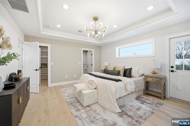 20 Hampton Terrace, Livingston, NJ 07039