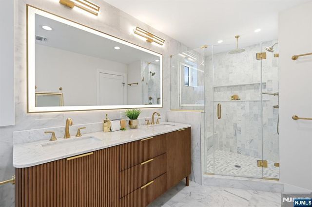 20 Hampton Terrace, Livingston, NJ 07039