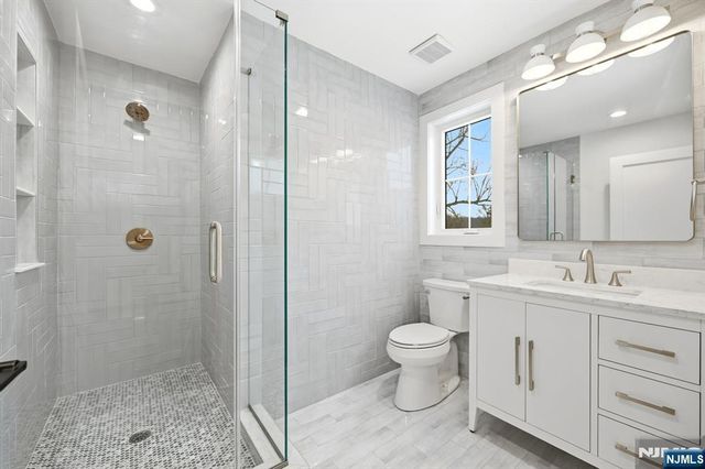 20 Hampton Terrace, Livingston, NJ 07039