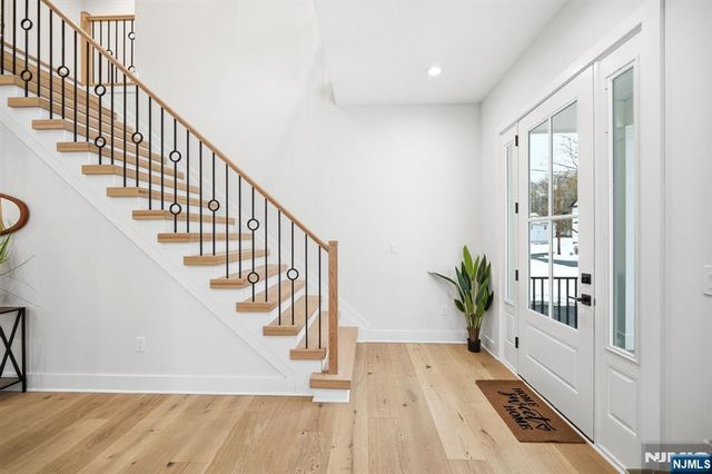 20 Hampton Terrace, Livingston, NJ 07039