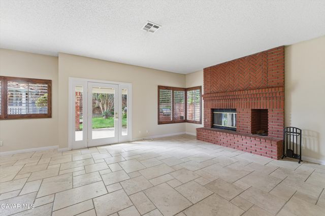 5752 Fox Court, Lancaster, CA 93536